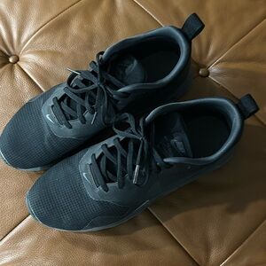 Men’s Nike Air Max black size 10